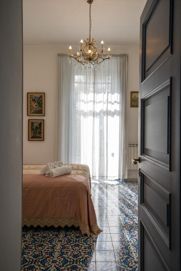 D'Angleterre Guest House Салерно Екстериор снимка