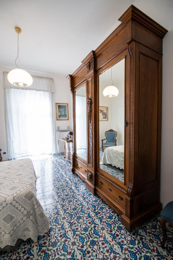 D'Angleterre Guest House Салерно Екстериор снимка